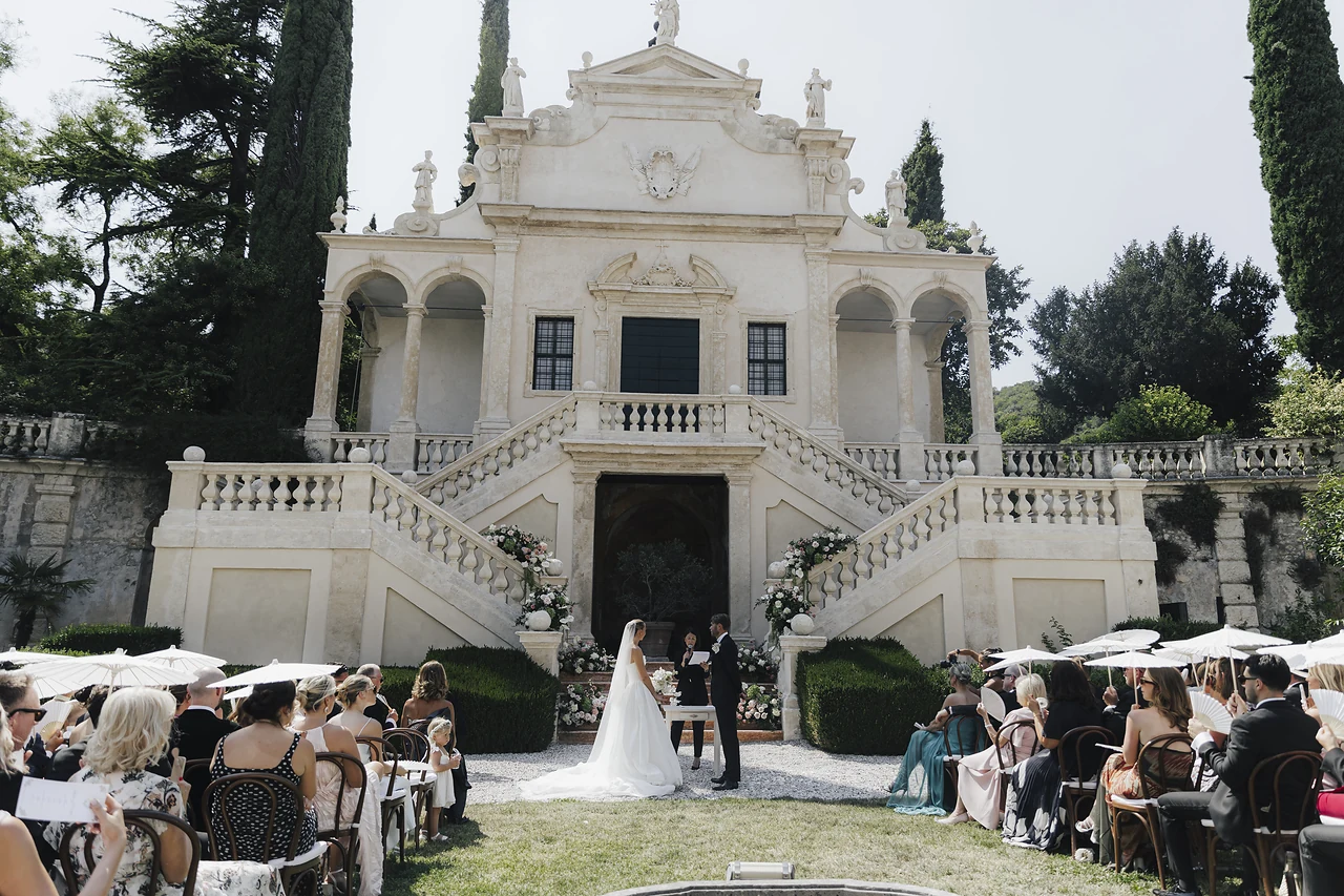 The wedding ceremony framed by Villa Arvedi's façade