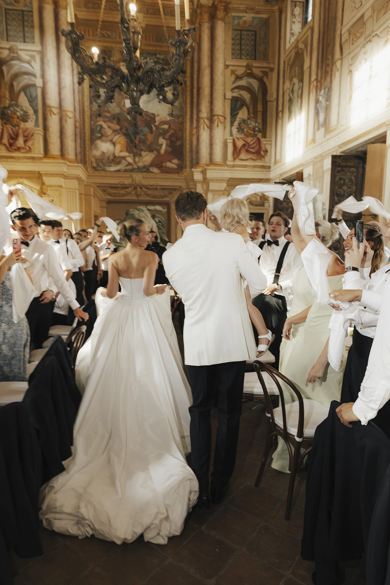 The couple entering dinner inside Villa Arvedi