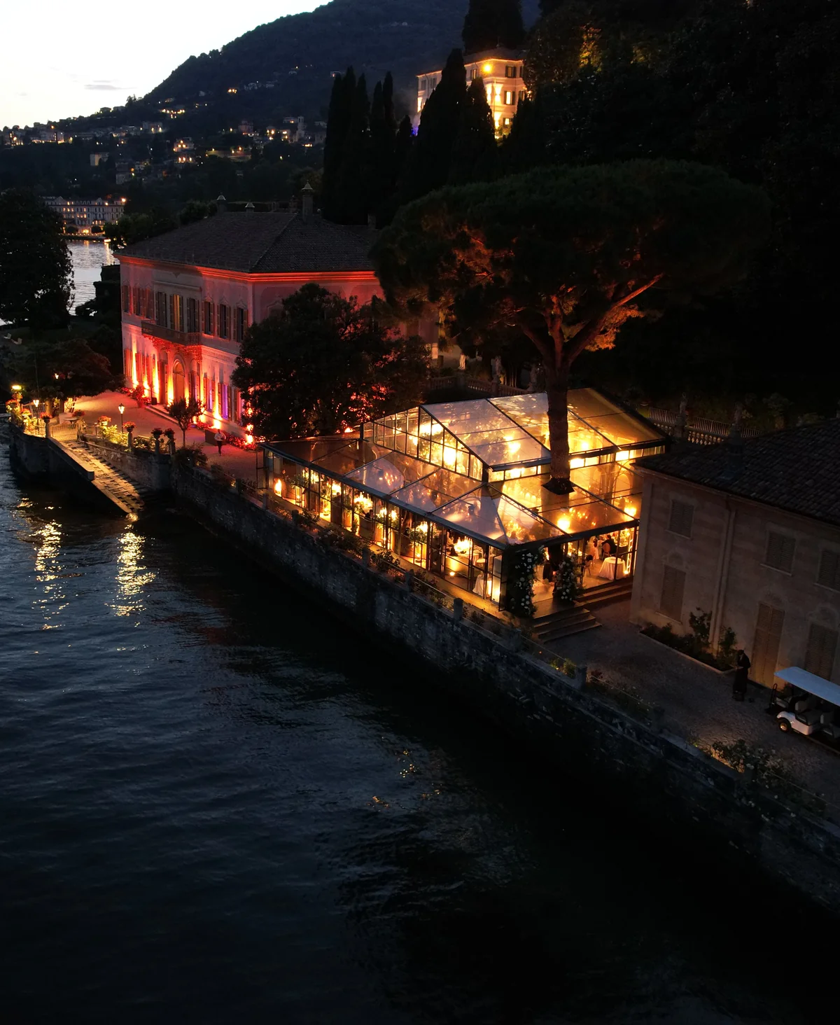 Villa Pizzo illuminated for a lakeside wedding after dark